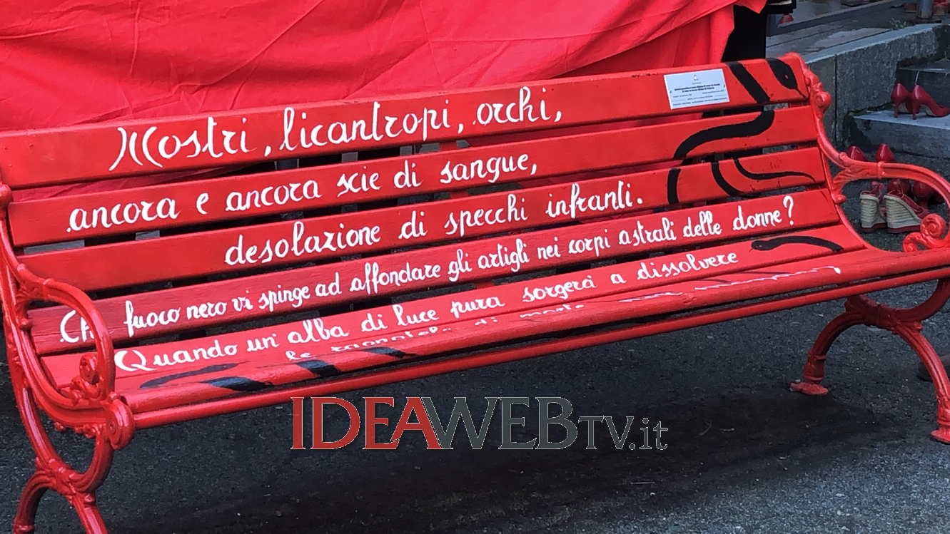 Mondovi Inaugura Una Panchina Rossa Per Dire No Alla Violenza Sulle Donne Foto E Video Www Ideawebtv It Quotidiano On Line Della Provincia Di Cuneo